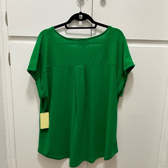 Flower and Feather | Short Sleeve Blouse - Picture 3 of 7